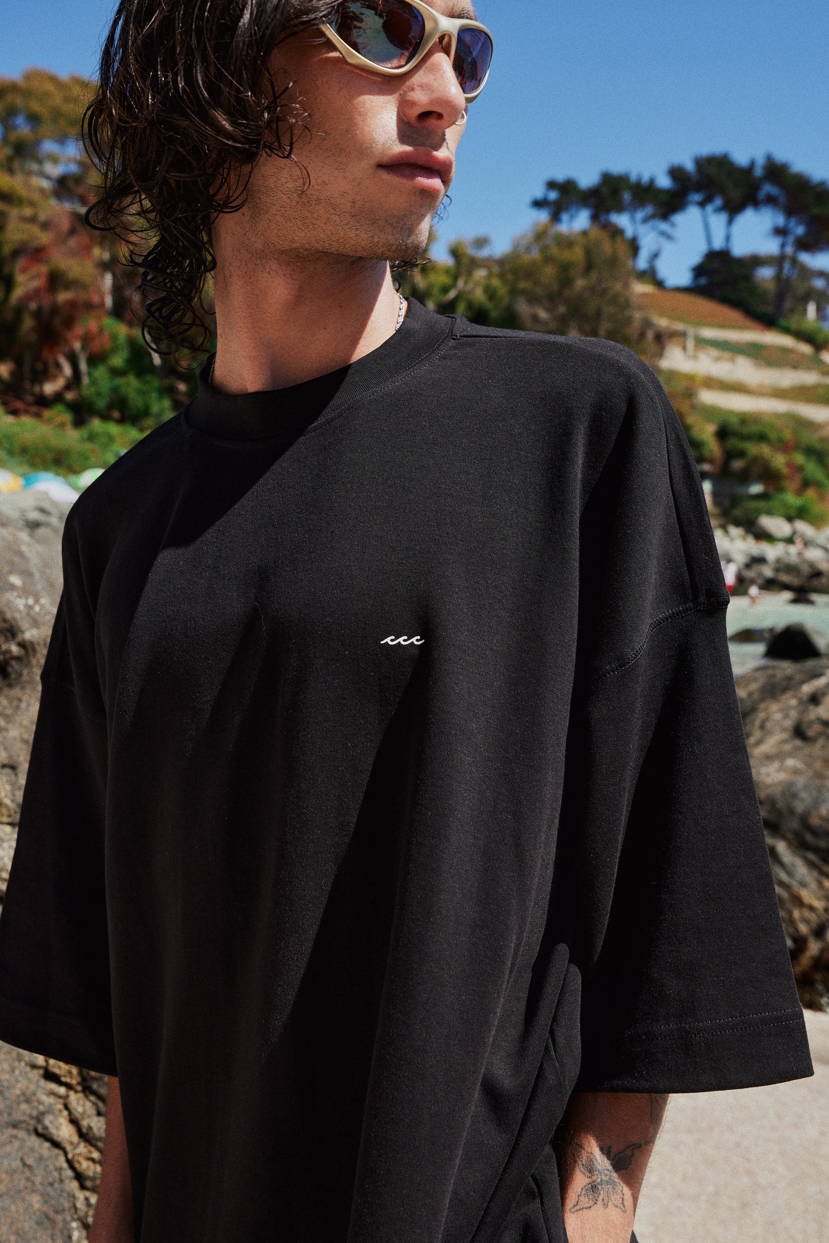 POLERA SMILE BLACK OVERSIZE