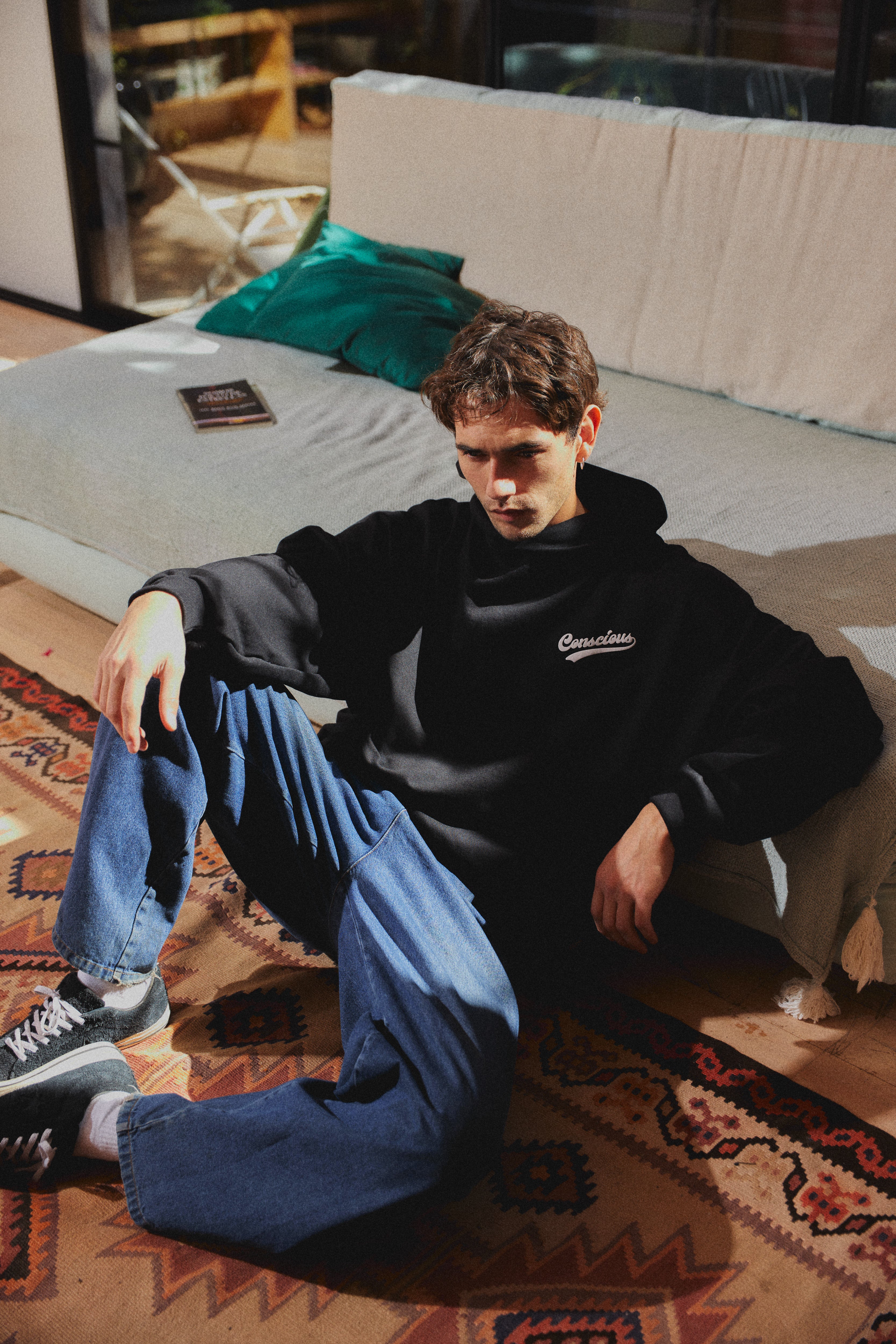 CONS ® NEGRO HIDDEN POCKETS HOODIE