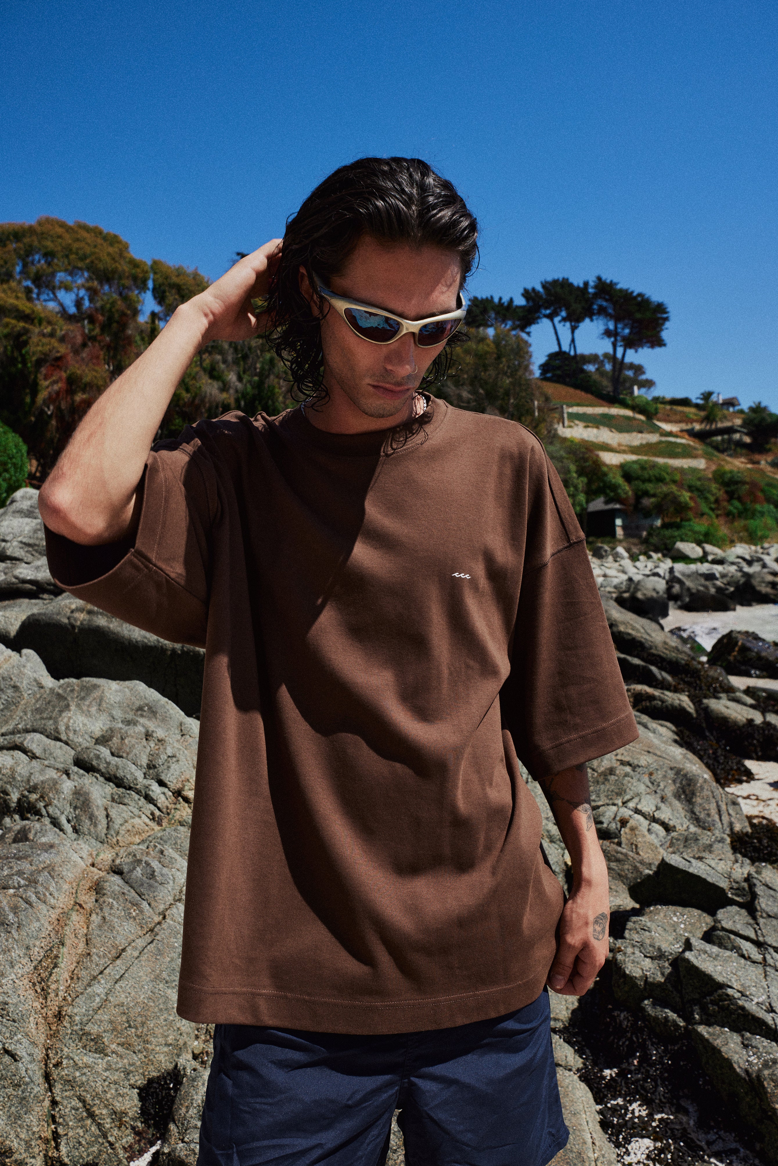 POLERA SMILE BROWN OVERSIZE