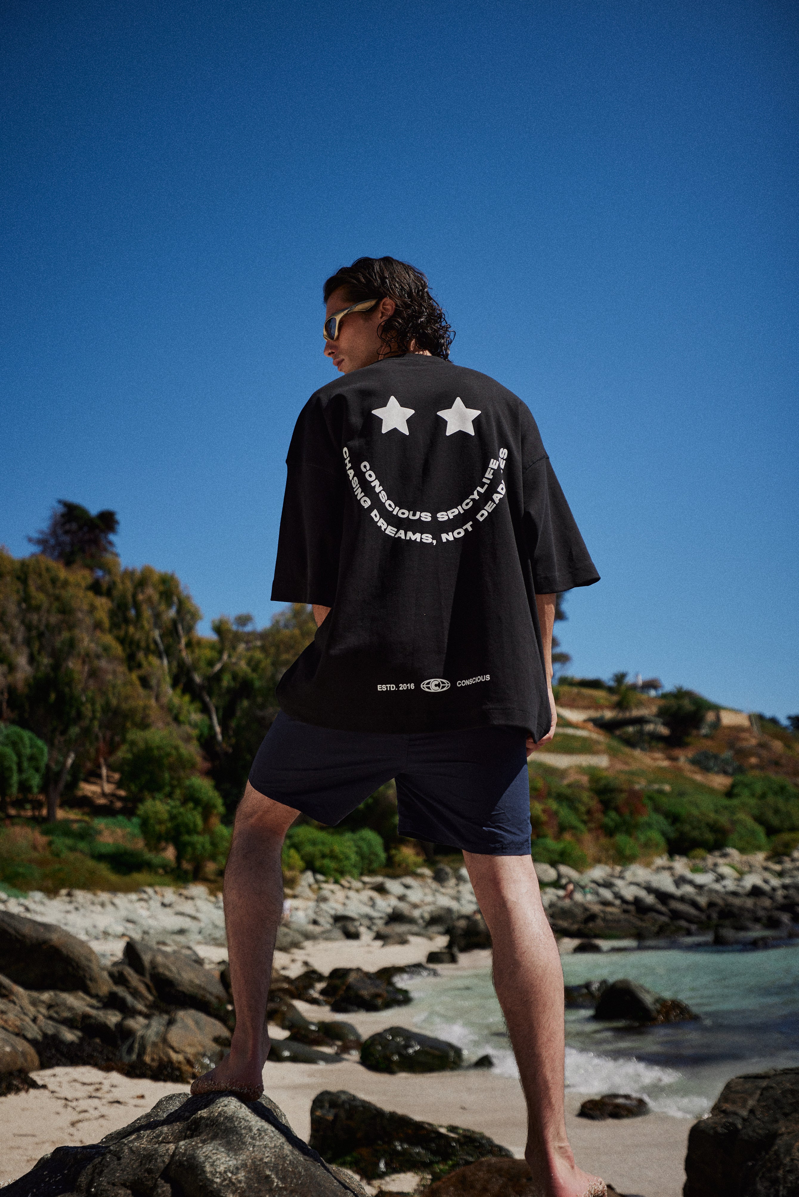 POLERA SMILE BLACK OVERSIZE